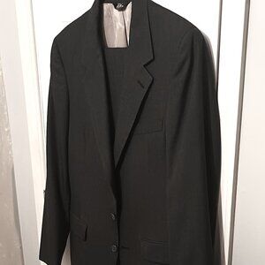 Bill Blass Men 2 Piece Dark Gray Suit   38R